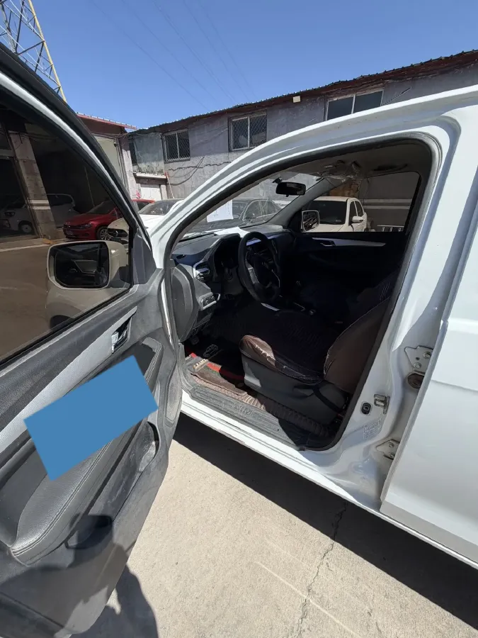 2020 Isuzu Jim 2.4T 211HP L4 5MT,autocango,china used car exporter,china ev exporter,chinese used car exporter,chinese used ev exporter