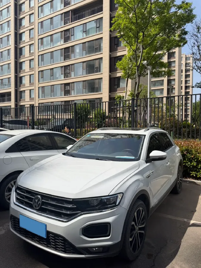 2020 Volkswagen T-Roc 1.4T 150HP L4 7DCT,autocango,china used car exporter,china ev exporter,chinese used car exporter,chinese used ev exporter
