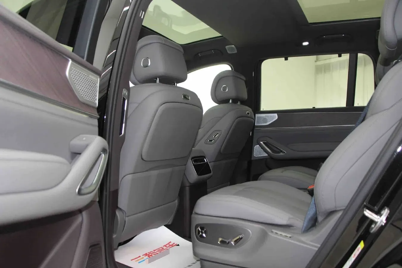 2025 Denza DenzaN9 2.0T 207HP L4 E-CVT PHEV,autocango,china used car exporter,china ev exporter,chinese used car exporter,chinese used ev exporter