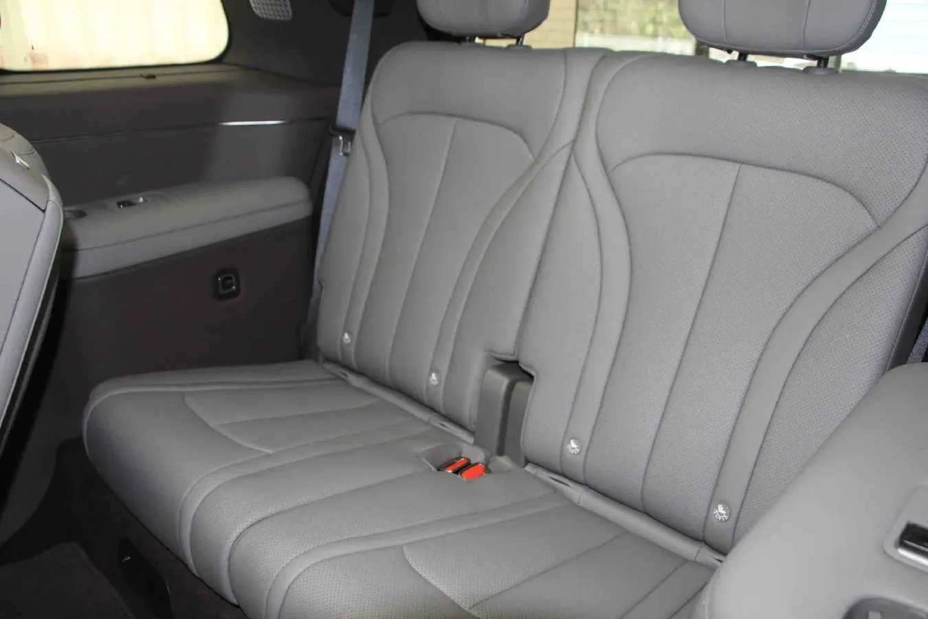 2025 Denza DenzaN9 2.0T 207HP L4 E-CVT PHEV,autocango,china used car exporter,china ev exporter,chinese used car exporter,chinese used ev exporter