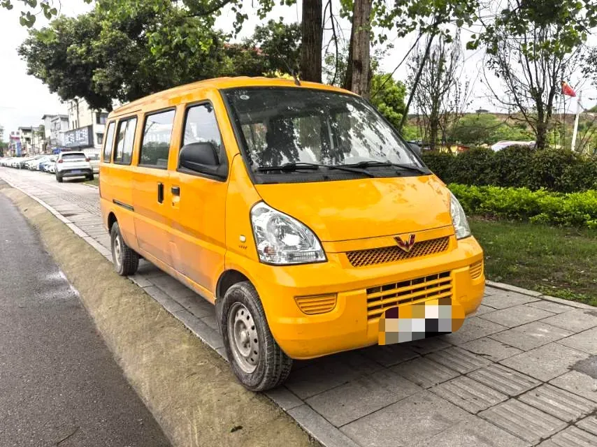 2021 WuLing RongGuang 1.5L 99HP L4 5MT,autocango,china used car exporter,china ev exporter,chinese used car exporter,chinese used ev exporter