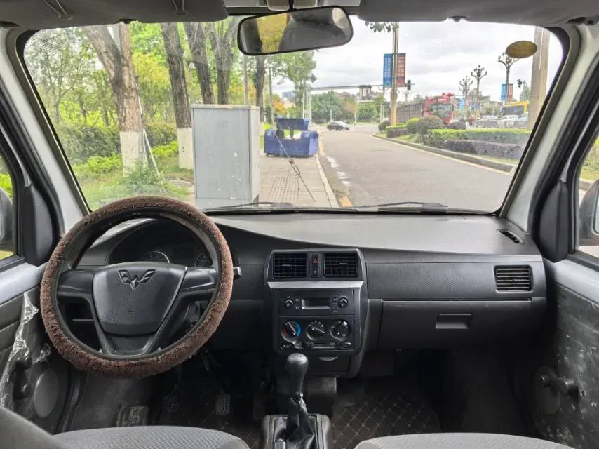 2021 WuLing RongGuang 1.5L 99HP L4 5MT,autocango,china used car exporter,china ev exporter,chinese used car exporter,chinese used ev exporter