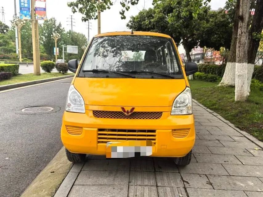 2021 WuLing RongGuang 1.5L 99HP L4 5MT,autocango,china used car exporter,china ev exporter,chinese used car exporter,chinese used ev exporter