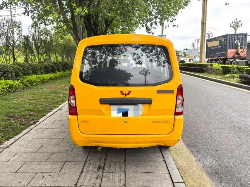 2021 WuLing RongGuang 1.5L 99HP L4 5MT,autocango,china used car exporter,china ev exporter,chinese used car exporter,chinese used ev exporter