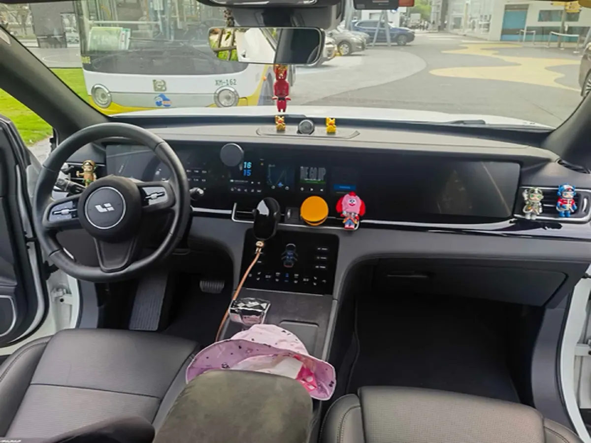 2021 Li ONE Range Extended 131HP REEV 40.5KWH,autocango,china used car exporter,china ev exporter,chinese used car exporter,chinese used ev exporter