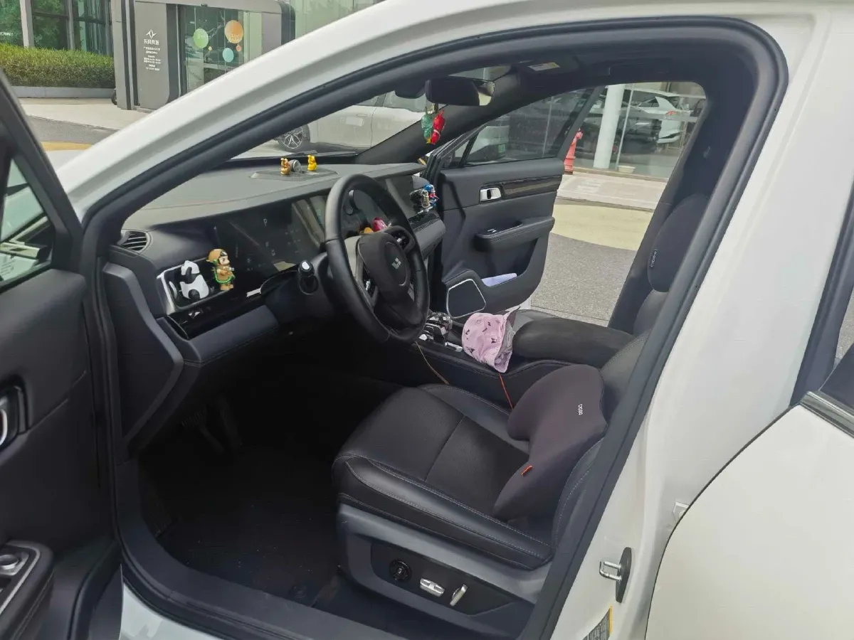 2021 Li ONE Range Extended 131HP REEV 40.5KWH,autocango,china used car exporter,china ev exporter,chinese used car exporter,chinese used ev exporter