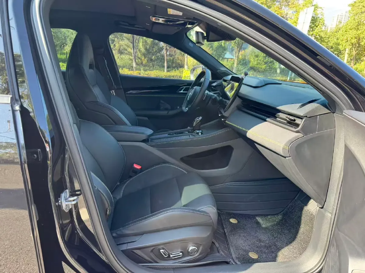 2023 LYNK&CO 03 2.0T 254HP L4 7DCT,autocango,china used car exporter,china ev exporter,chinese used car exporter,chinese used ev exporter