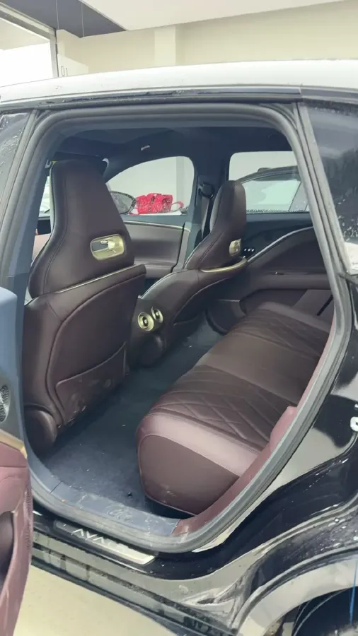 2025 Avatr 11 1.5T 156HP L4 REEV,autocango,china used car exporter,china ev exporter,chinese used car exporter,chinese used ev exporter