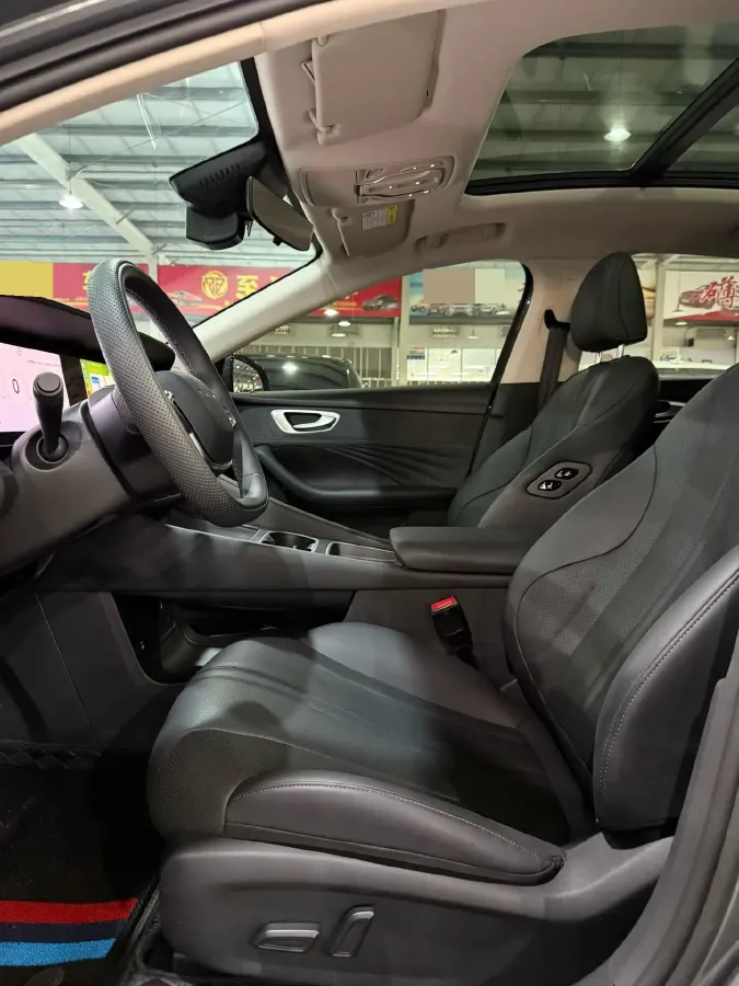 2025 Roewe D7 1.5L 112HP L4 1DHT PHEV 19.7KWH,autocango,china used car exporter,china ev exporter,chinese used car exporter,chinese used ev exporter