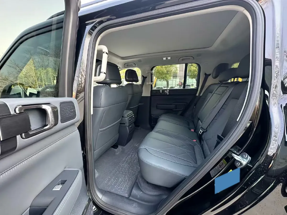 2025 FangChengBao Bao 5 1.5T 194HP L4 E-CVT PHEV 31.8KWH,autocango,china used car exporter,china ev exporter,chinese used car exporter,chinese used ev exporter