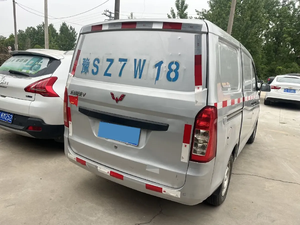 2019 WuLing RongGuang V 1.5L 99HP L4 6MT,autocango,china used car exporter,china ev exporter,chinese used car exporter,chinese used ev exporter
