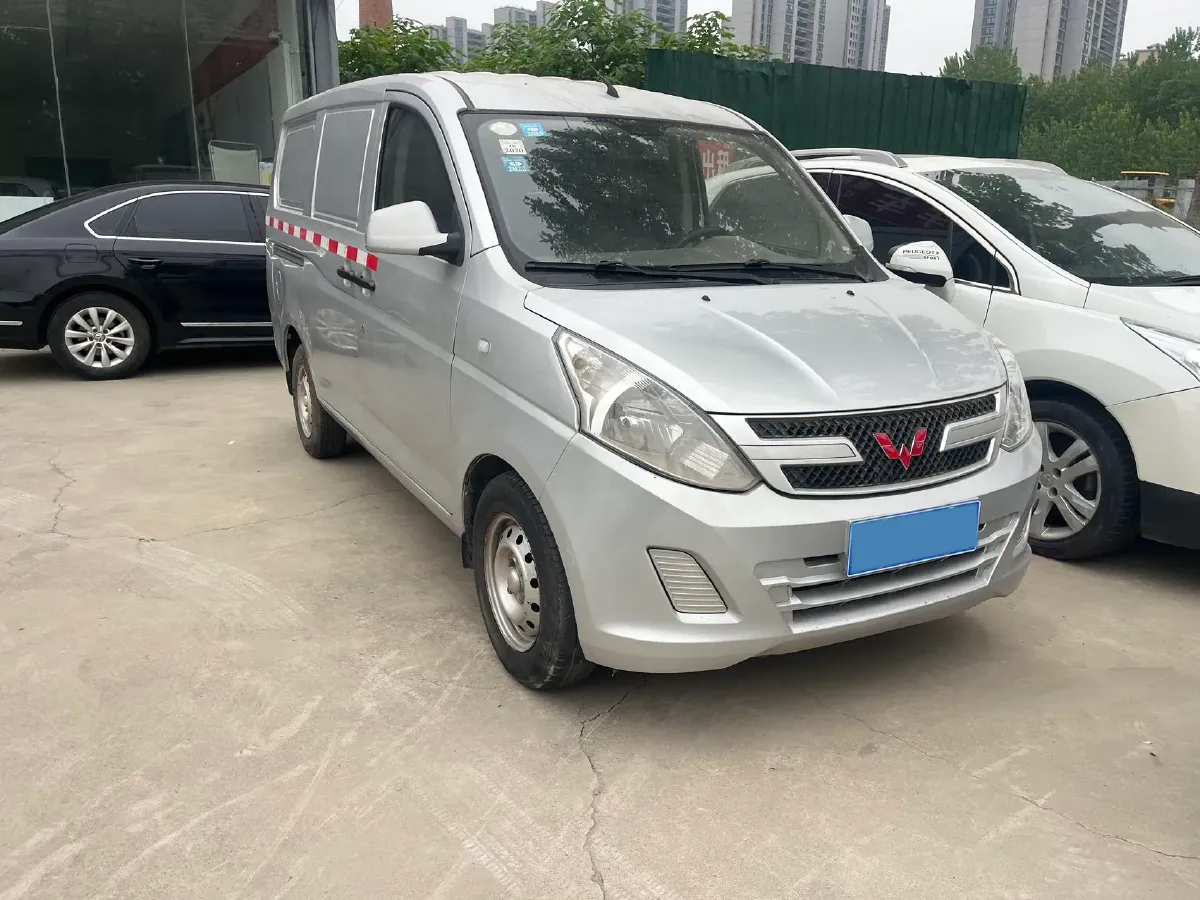 2019 WuLing RongGuang V 1.5L 99HP L4 6MT,autocango,china used car exporter,china ev exporter,chinese used car exporter,chinese used ev exporter