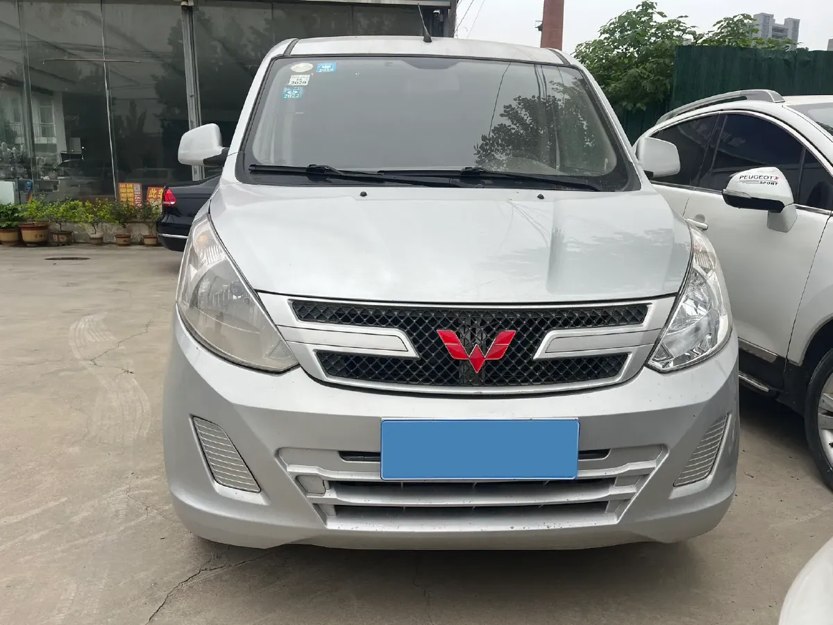 2019 WuLing RongGuang V 1.5L 99HP L4 6MT,autocango,china used car exporter,china ev exporter,chinese used car exporter,chinese used ev exporter
