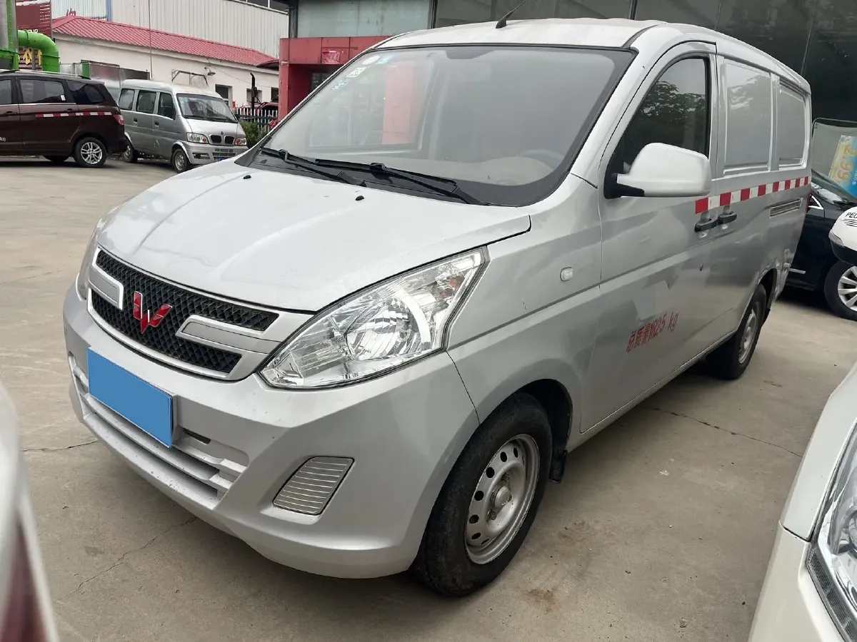 2019 WuLing RongGuang V 1.5L 99HP L4 6MT,autocango,china used car exporter,china ev exporter,chinese used car exporter,chinese used ev exporter