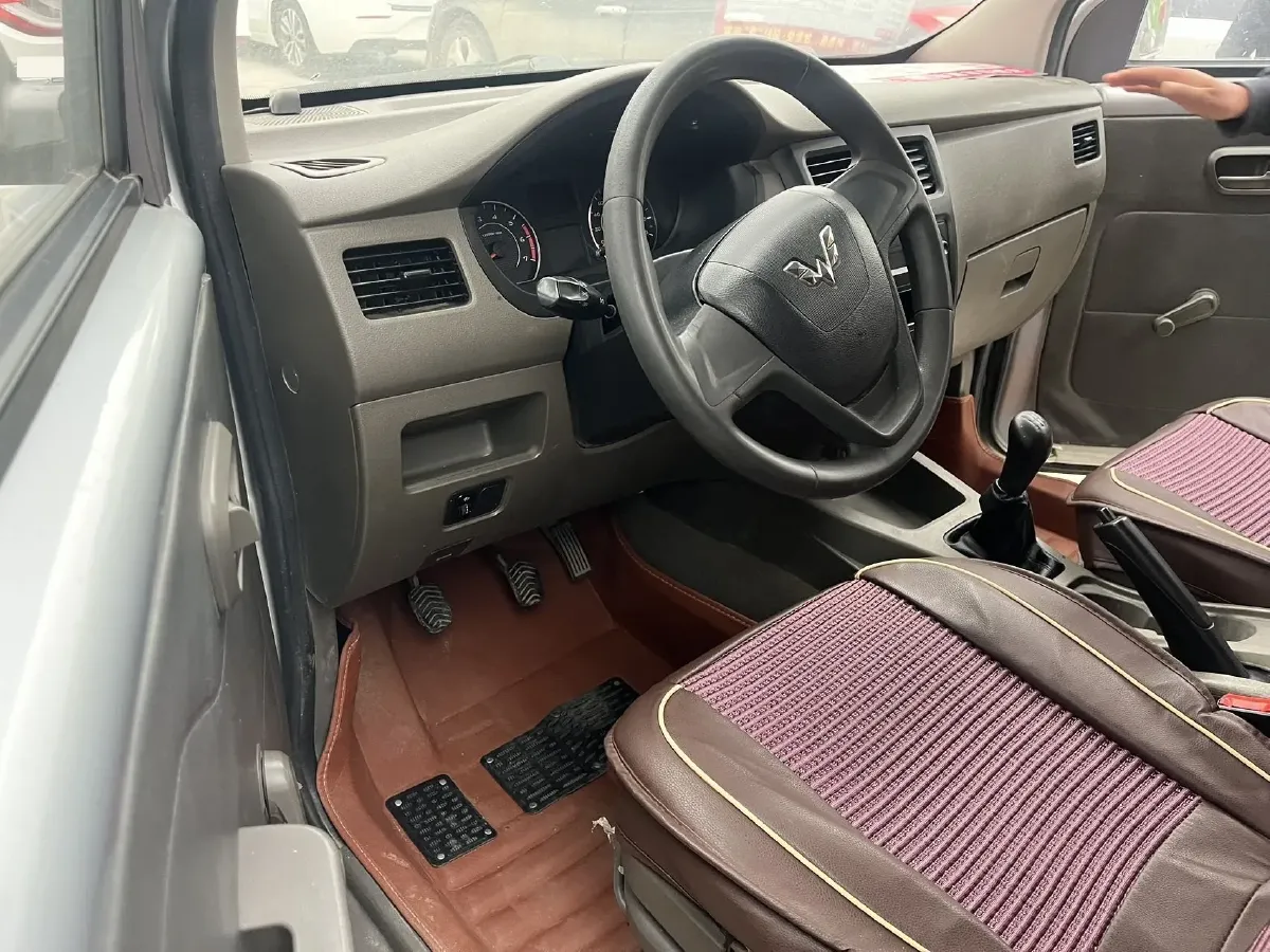 2019 WuLing RongGuang V 1.5L 99HP L4 6MT,autocango,china used car exporter,china ev exporter,chinese used car exporter,chinese used ev exporter