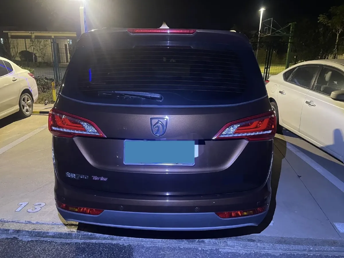 2017 BaoJun 730 1.5T 150HP L4 6DCT,autocango,china used car exporter,china ev exporter,chinese used car exporter,chinese used ev exporter