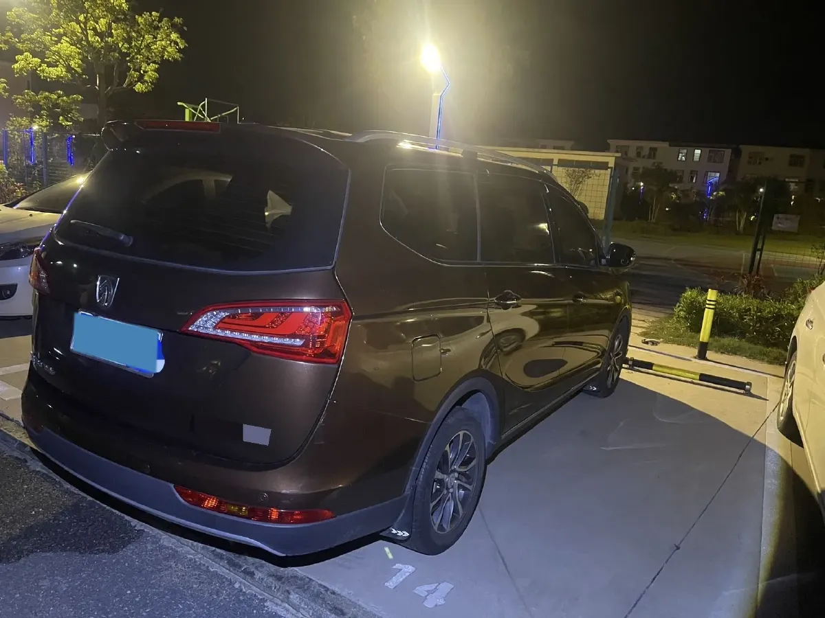 2017 BaoJun 730 1.5T 150HP L4 6DCT,autocango,china used car exporter,china ev exporter,chinese used car exporter,chinese used ev exporter