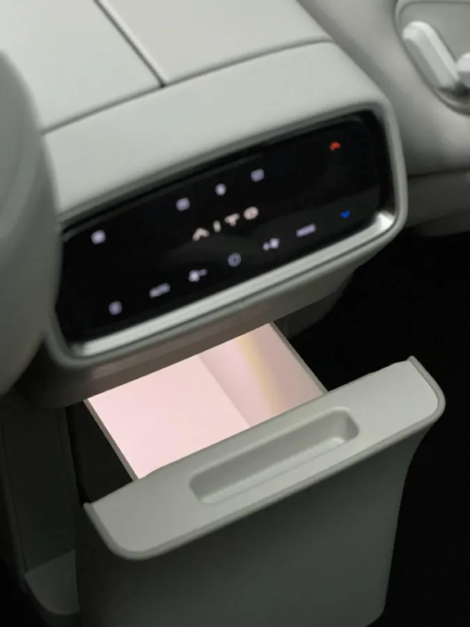 2024 AITO AITO M9 1.5T 152HP L4 REEV 42KWH,autocango,china used car exporter,china ev exporter,chinese used car exporter,chinese used ev exporter