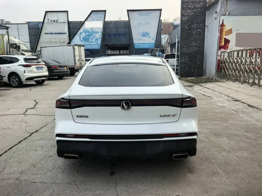 2024 ChangAn UNI-V 1.5T 188HP L4 7DCT,autocango,china used car exporter,china ev exporter,chinese used car exporter,chinese used ev exporter