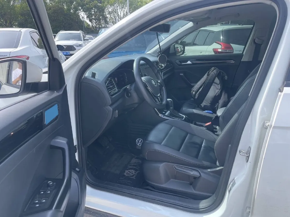 2020 Volkswagen T-Roc 1.4T 150HP L4 7DCT,autocango,china used car exporter,china ev exporter,chinese used car exporter,chinese used ev exporter