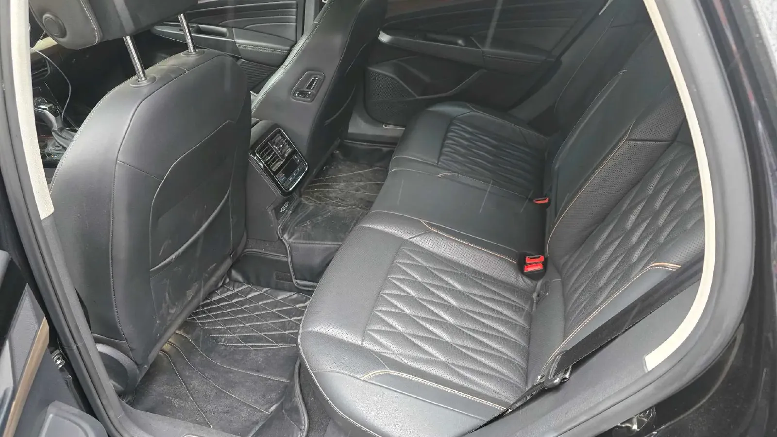 2020 Volkswagen Passat 2.0T 220HP L4 7DCT,autocango,china used car exporter,china ev exporter,chinese used car exporter,chinese used ev exporter