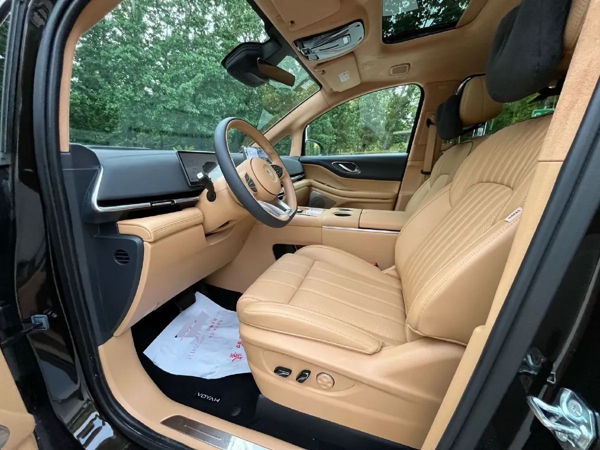 2025 Voyah Dream 1.5T 150HP L4 PHEV 41.7KWH,autocango,china used car exporter,china ev exporter,chinese used car exporter,chinese used ev exporter