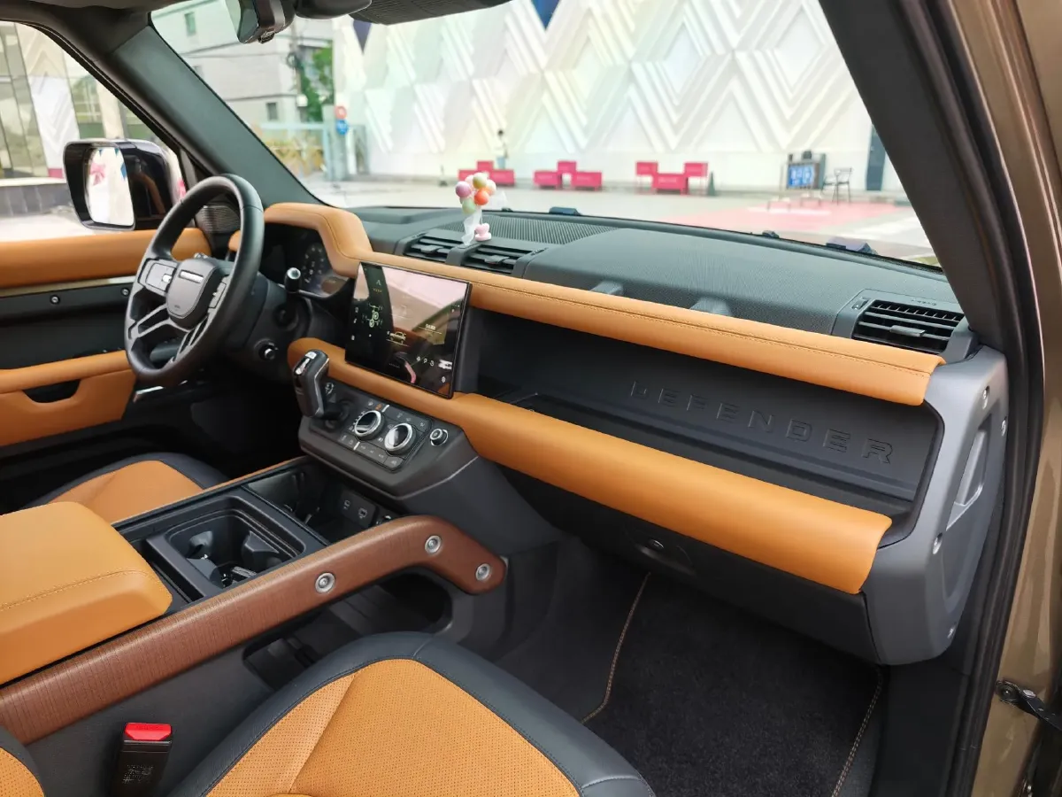 2023 Land Rover Defender 3.0T 400HP L6 8AT,autocango,china used car exporter,china ev exporter,chinese used car exporter,chinese used ev exporter