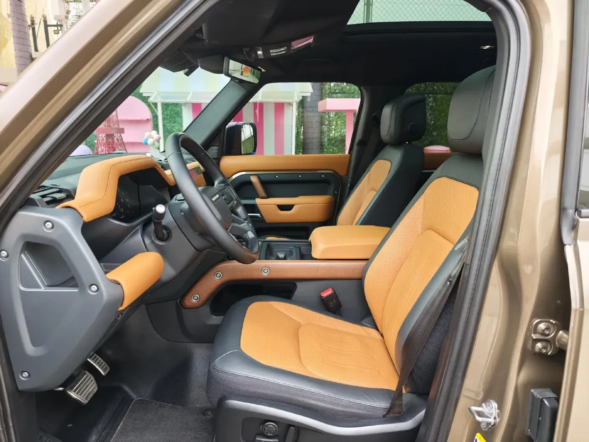 2023 Land Rover Defender 3.0T 400HP L6 8AT,autocango,china used car exporter,china ev exporter,chinese used car exporter,chinese used ev exporter