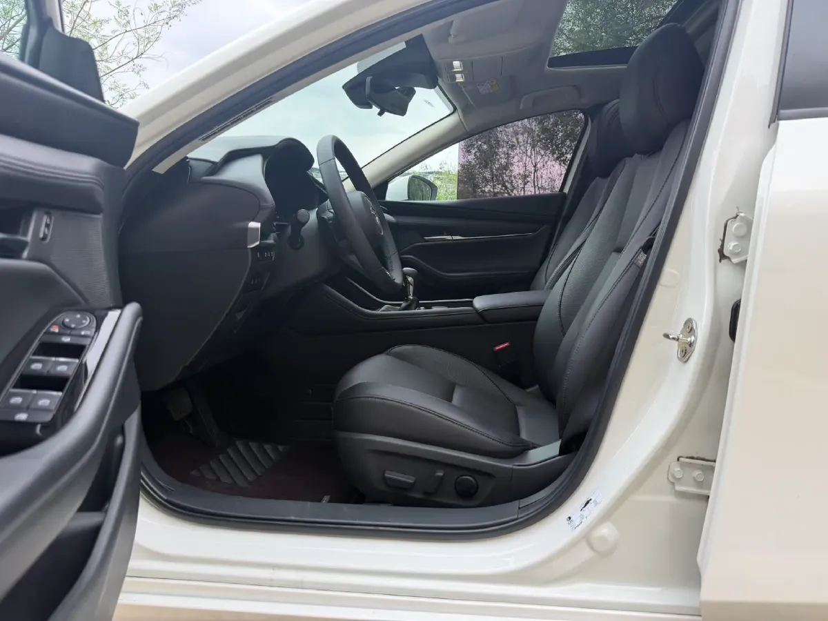 2021 Mazda 3 Axela 2.0L 158HP L4 6AT,autocango,china used car exporter,china ev exporter,chinese used car exporter,chinese used ev exporter