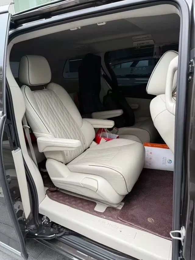 2022 Buick GL8 2.0T 237HP L4 9AT,autocango,china used car exporter,china ev exporter,chinese used car exporter,chinese used ev exporter