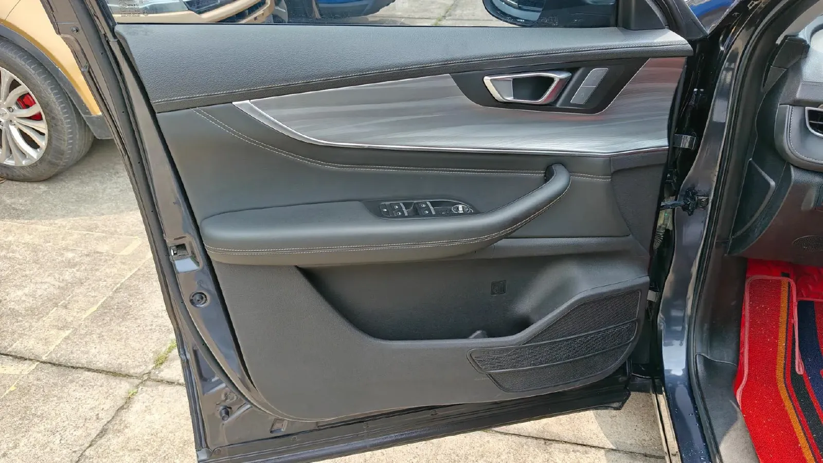 2021 Chery Tiggo 8 Plus 1.6T 197HP L4 7DCT,autocango,china used car exporter,china ev exporter,chinese used car exporter,chinese used ev exporter