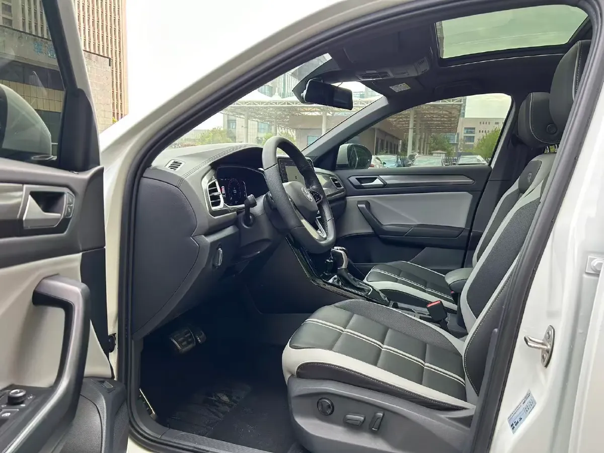 2023 Volkswagen T-Roc 1.5T 160HP L4 7DCT,autocango,china used car exporter,china ev exporter,chinese used car exporter,chinese used ev exporter