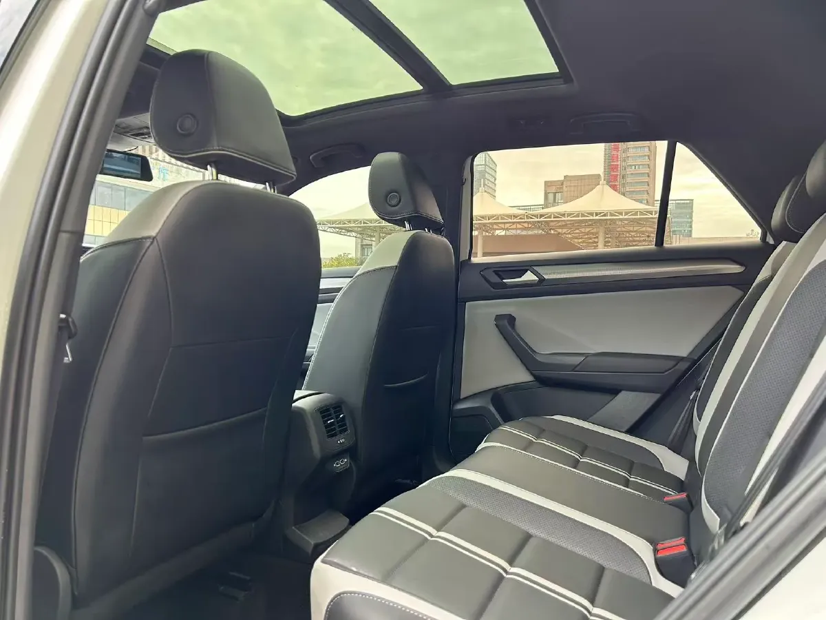 2023 Volkswagen T-Roc 1.5T 160HP L4 7DCT,autocango,china used car exporter,china ev exporter,chinese used car exporter,chinese used ev exporter