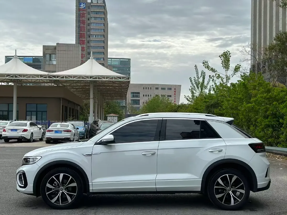2023 Volkswagen T-Roc 1.5T 160HP L4 7DCT,autocango,china used car exporter,china ev exporter,chinese used car exporter,chinese used ev exporter
