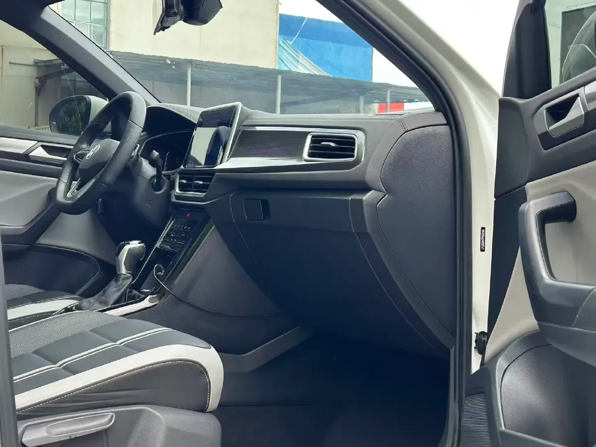 2023 Volkswagen T-Roc 1.5T 160HP L4 7DCT,autocango,china used car exporter,china ev exporter,chinese used car exporter,chinese used ev exporter