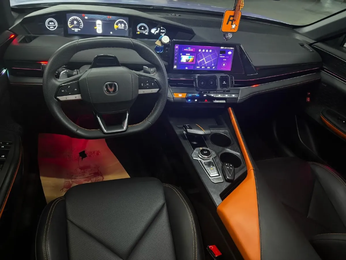 2022 ChangAn UNI-V 1.5T 188HP L4 7DCT,autocango,china used car exporter,china ev exporter,chinese used car exporter,chinese used ev exporter