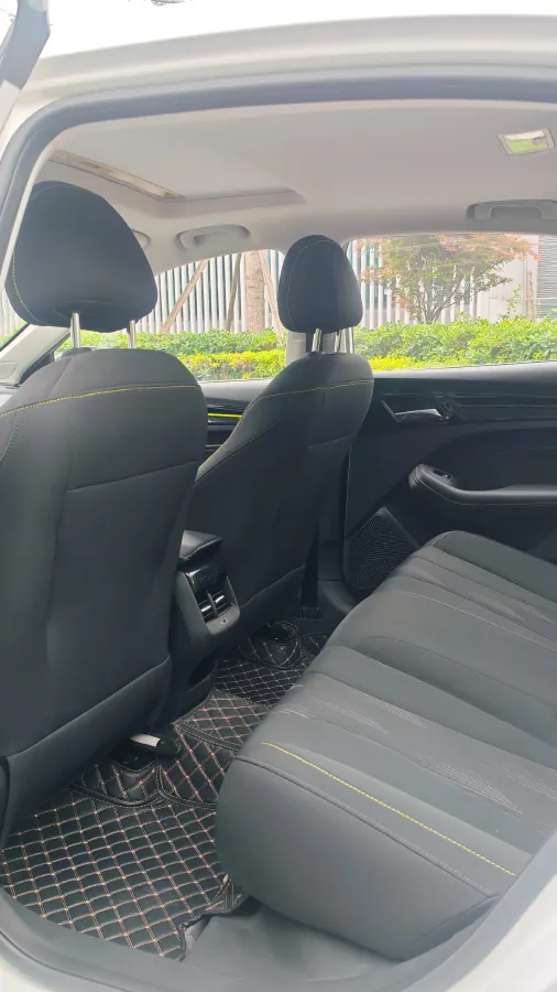 2021 Roewe i5 1.5L 120HP L4 CVT,autocango,china used car exporter,china ev exporter,chinese used car exporter,chinese used ev exporter