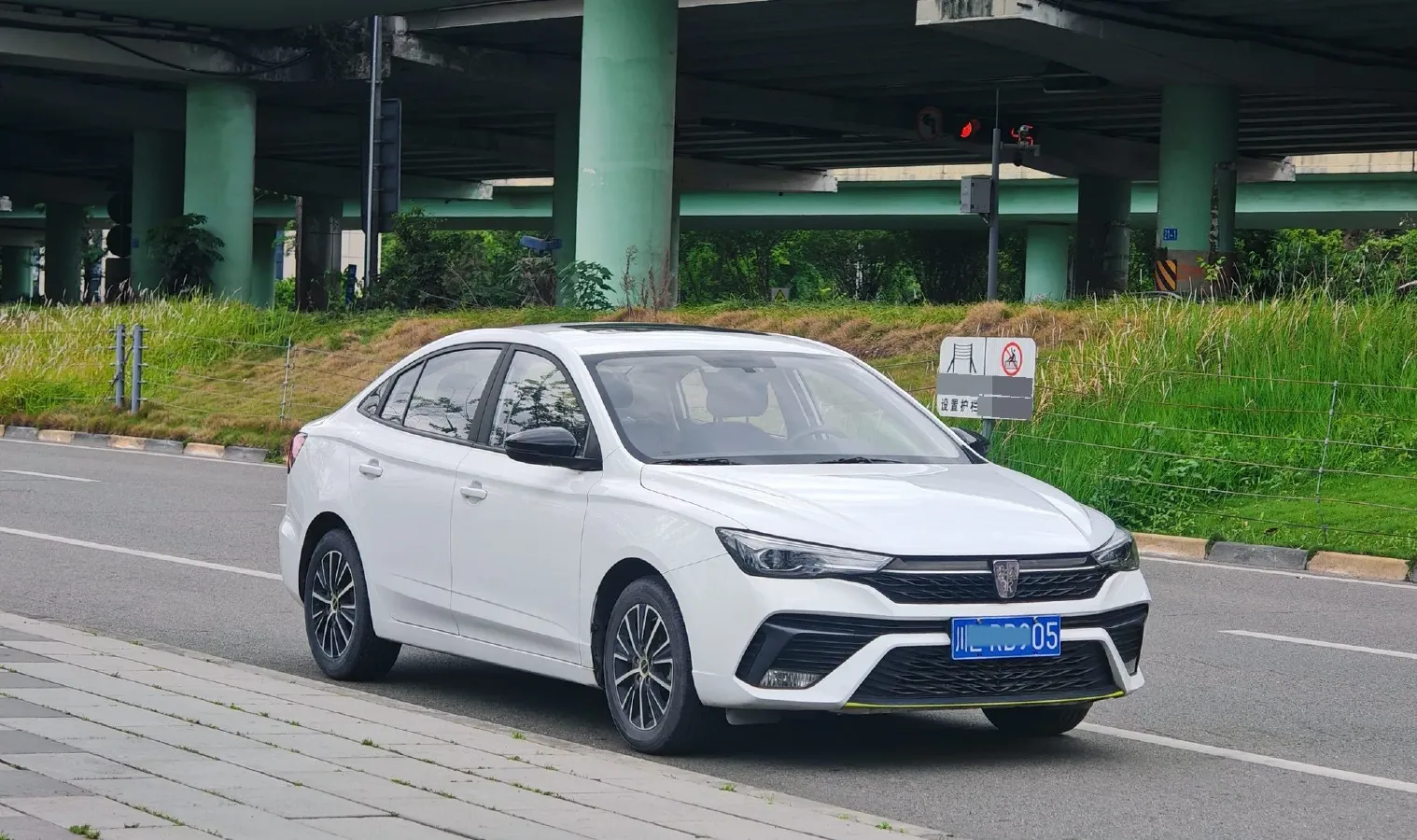 2021 Roewe i5 1.5L 120HP L4 CVT,autocango,china used car exporter,china ev exporter,chinese used car exporter,chinese used ev exporter