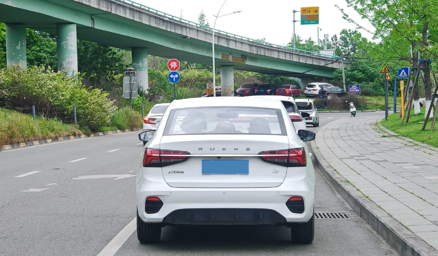 2021 Roewe i5 1.5L 120HP L4 CVT,autocango,china used car exporter,china ev exporter,chinese used car exporter,chinese used ev exporter