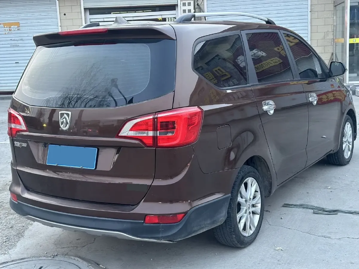 2019 BaoJun 730 1.5L 105HP L4 6MT,autocango,china used car exporter,china ev exporter,chinese used car exporter,chinese used ev exporter