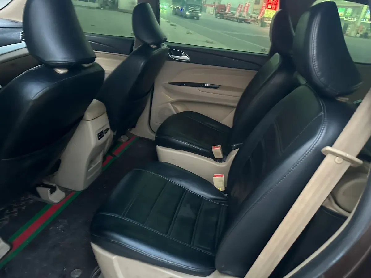2019 BaoJun 730 1.5L 105HP L4 6MT,autocango,china used car exporter,china ev exporter,chinese used car exporter,chinese used ev exporter