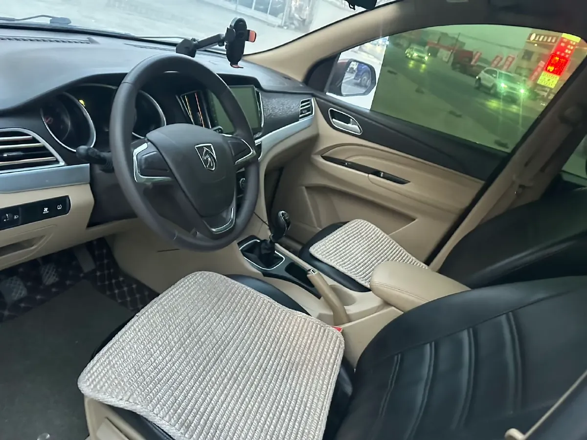 2019 BaoJun 730 1.5L 105HP L4 6MT,autocango,china used car exporter,china ev exporter,chinese used car exporter,chinese used ev exporter