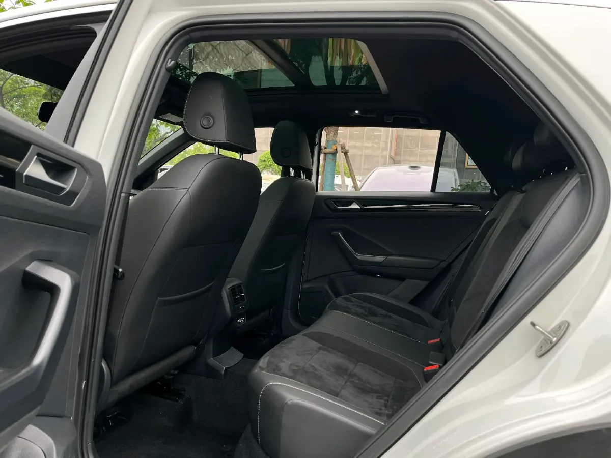 2018 Jeep Renegade 2.0L 155HP L4 9AT,autocango,china used car exporter,china ev exporter,chinese used car exporter,chinese used ev exporter