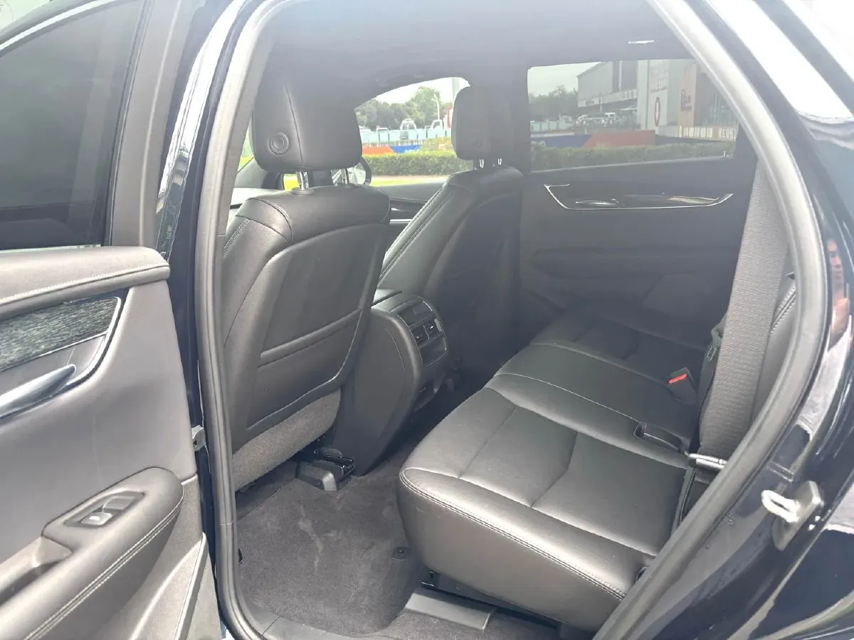 2021 Cadillac XT5 2.0T 237HP L4 9AT,autocango,china used car exporter,china ev exporter,chinese used car exporter,chinese used ev exporter