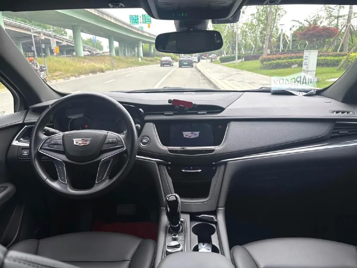 2021 Cadillac XT5 2.0T 237HP L4 9AT,autocango,china used car exporter,china ev exporter,chinese used car exporter,chinese used ev exporter