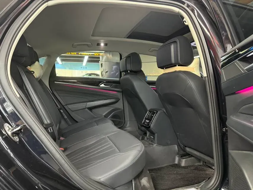 2025 Volkswagen Passat 2.0T 220HP L4 7DCT,autocango,china used car exporter,china ev exporter,chinese used car exporter,chinese used ev exporter