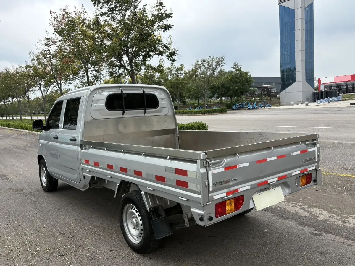 2022 WuLing RongGuang New Truck 1.5L 102HP L4 5MT,autocango,china used car exporter,china ev exporter,chinese used car exporter,chinese used ev exporter