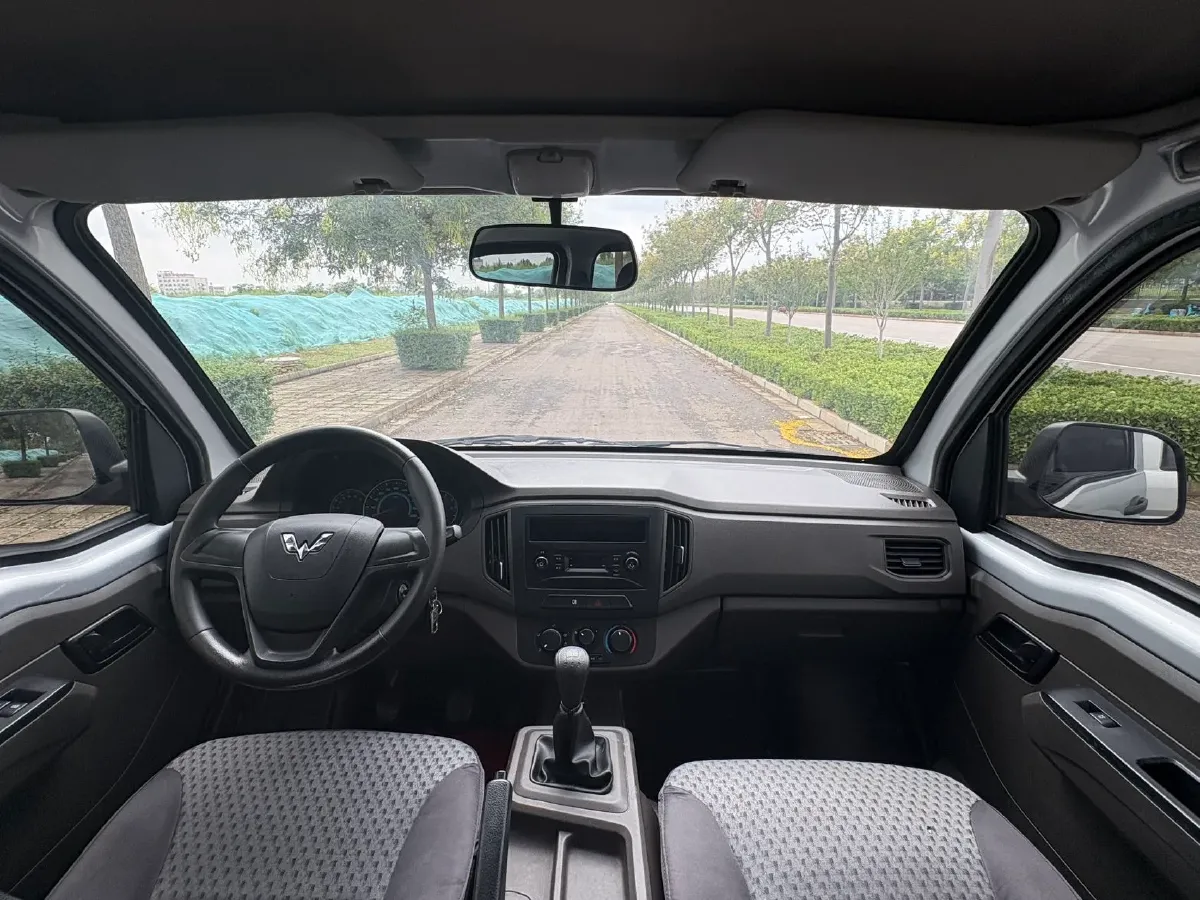 2022 WuLing RongGuang New Truck 1.5L 102HP L4 5MT,autocango,china used car exporter,china ev exporter,chinese used car exporter,chinese used ev exporter