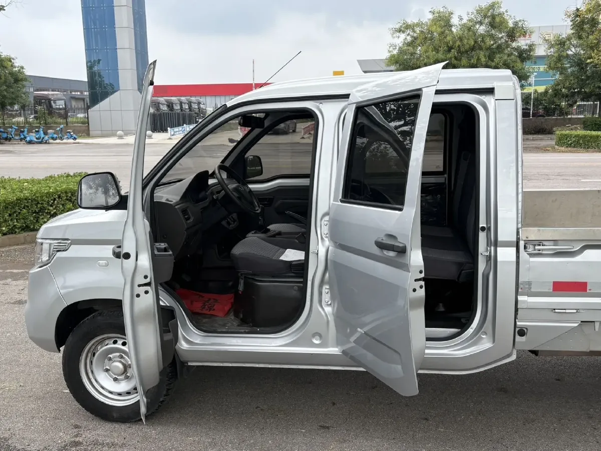 2022 WuLing RongGuang New Truck 1.5L 102HP L4 5MT,autocango,china used car exporter,china ev exporter,chinese used car exporter,chinese used ev exporter