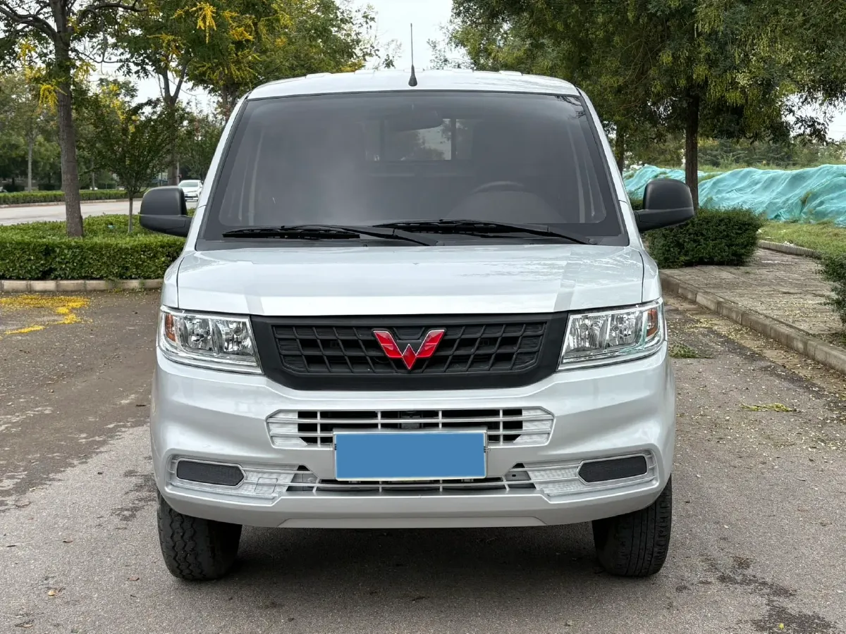 2022 WuLing RongGuang New Truck 1.5L 102HP L4 5MT,autocango,china used car exporter,china ev exporter,chinese used car exporter,chinese used ev exporter